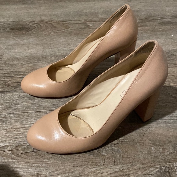 Tan Heels - Picture 1 of 4